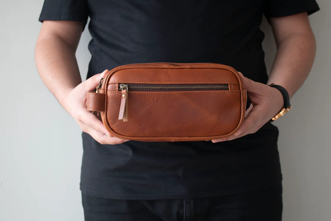 Leather Front Zipper Toiletry Bag | Black