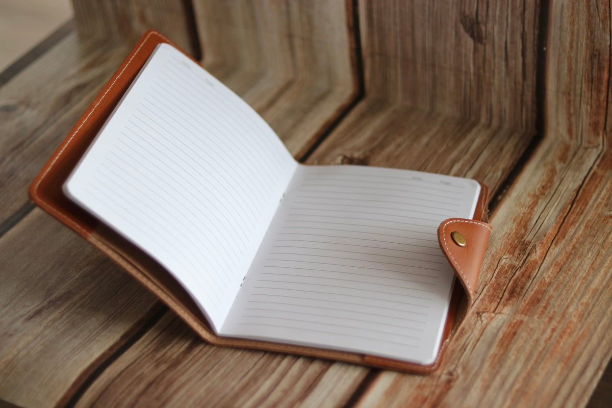 Load image into Gallery viewer, Leather Journals - Light Brown
